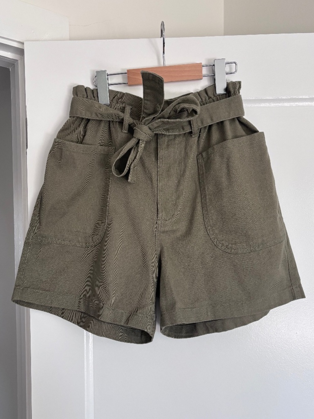 DKNY Jeans Khaki Green Paperbag High Waist Shorts Women’s Size Medium